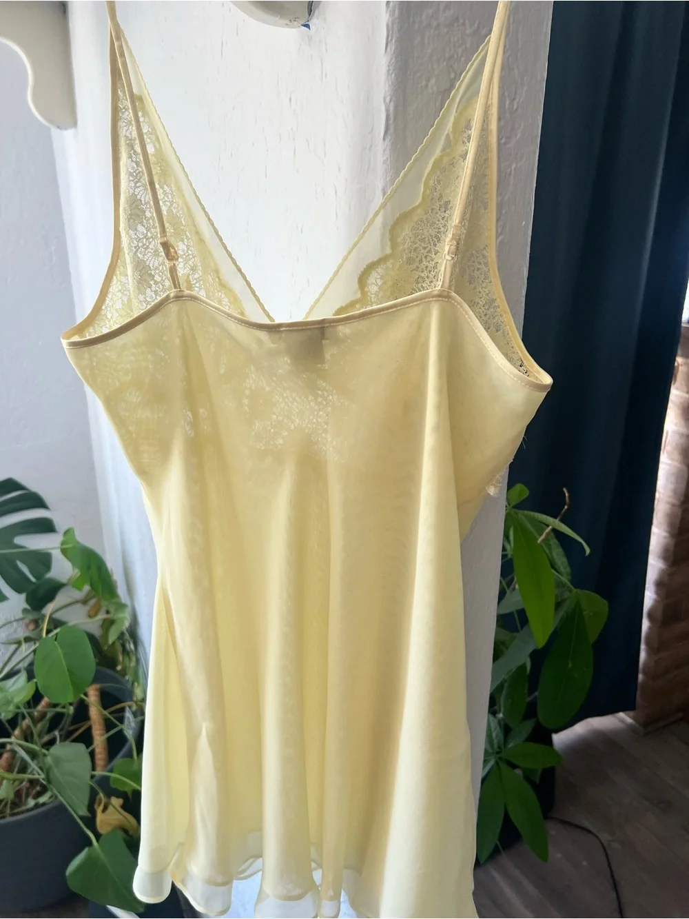 Jones New York Pale Yellow Lace Chemise